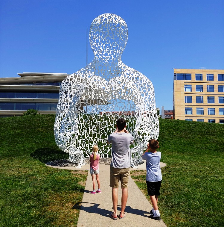 Families LOVE Pappajohn Sculpture Park In Des Moines! - Minivan Adventures